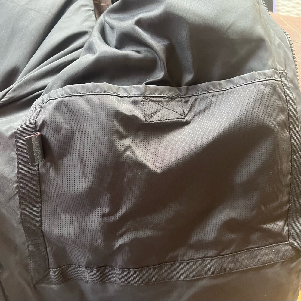 Old Navy Mens Medium Black Down Full Zip Puffer Vest Outdoor Pockets - Picture 2 of 9